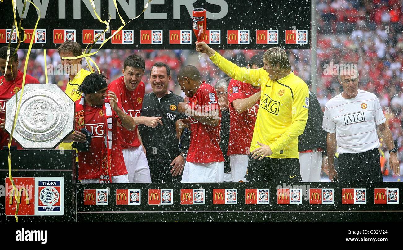 Manchester United players celebrate winning the Community Shield Stock Photo