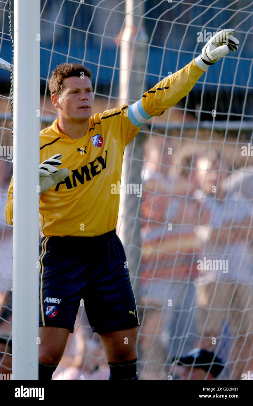 Soccer - Friendly - FC Utrecht v RC Genk. FC Utrecht goalkeeper Rene Ponk directs his defence Stock Photo