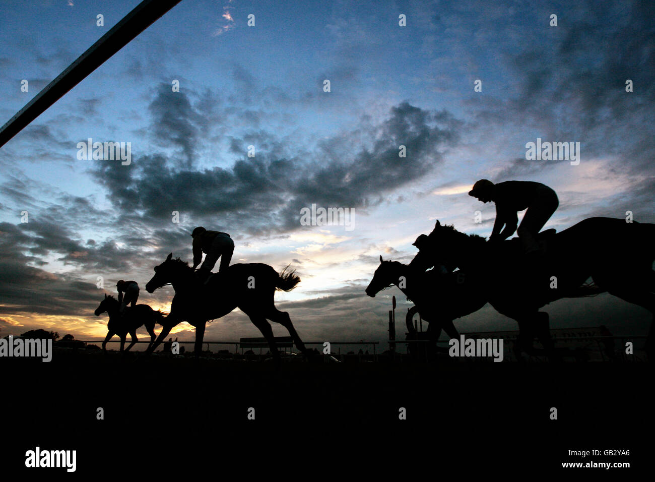Horse Racing - Comedy Night - Sandown Park. A general view of the racing at Sandown Park Stock Photo