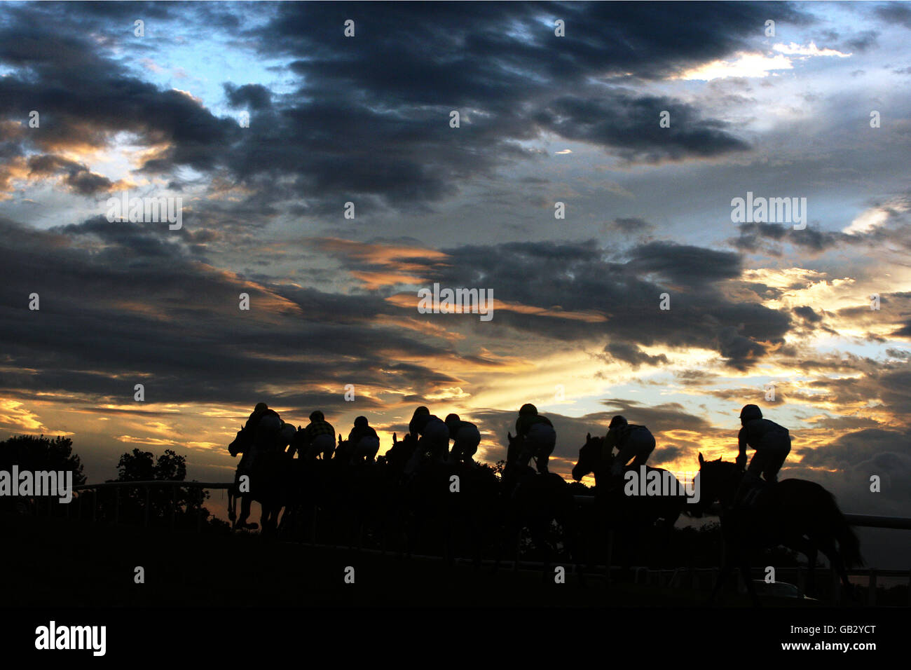 Horse Racing - Comedy Night - Sandown Park. A general view of the racing at Sandown Park Stock Photo