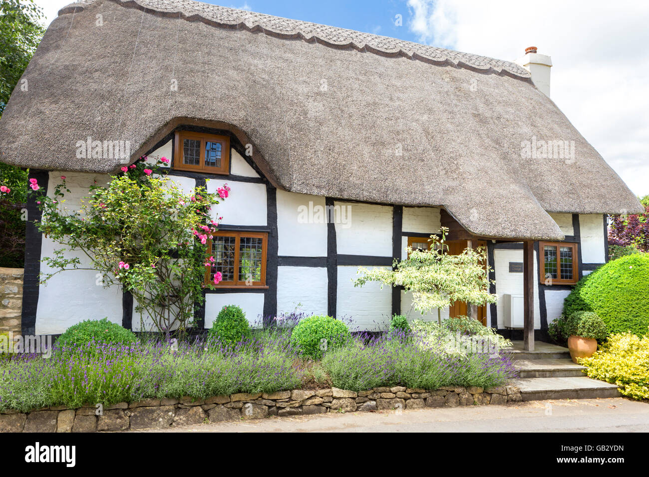 Thatched cottage in Little Comberton, Worcestershire, England, UK Stock Photo