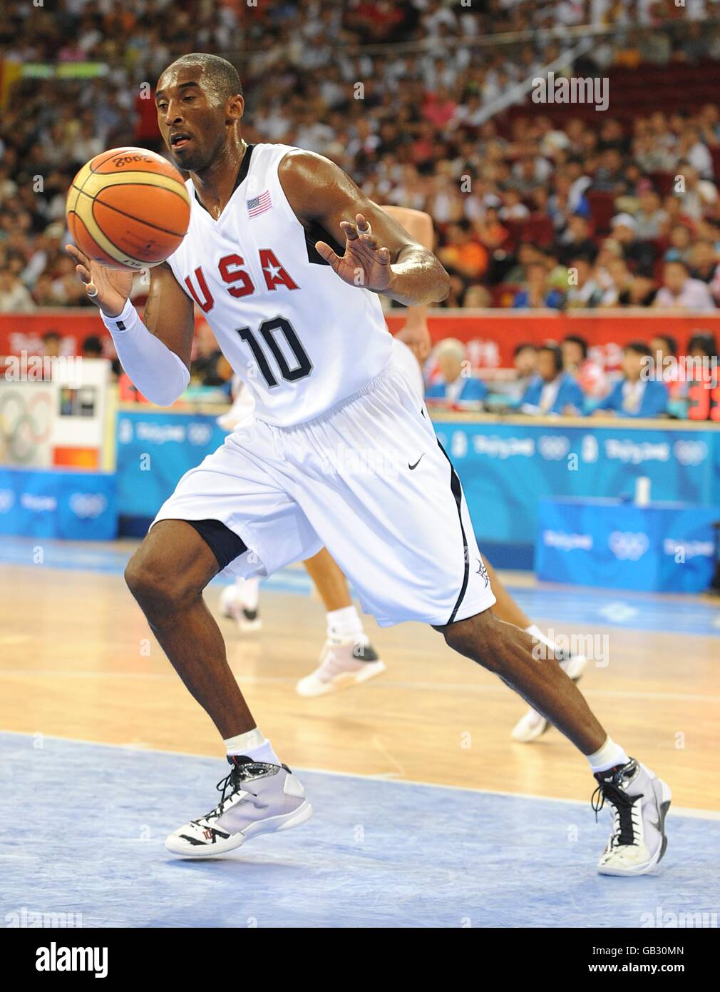NBA Deutschland - LOS ANGELES - DECEMBER 20: Kobe Bryant #8 of the