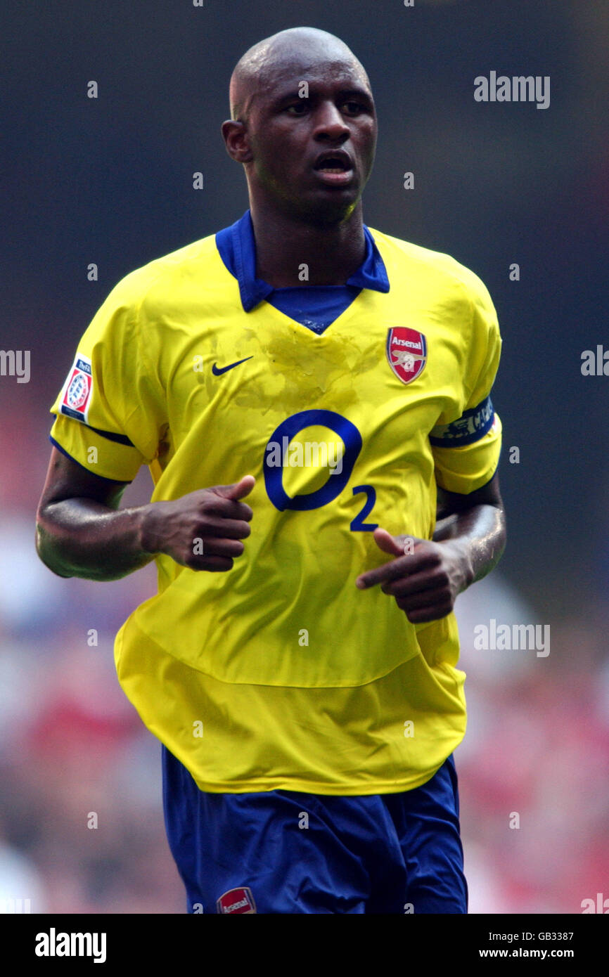 Patrick vieira shield arsenal manchester hi-res stock photography and  images - Alamy