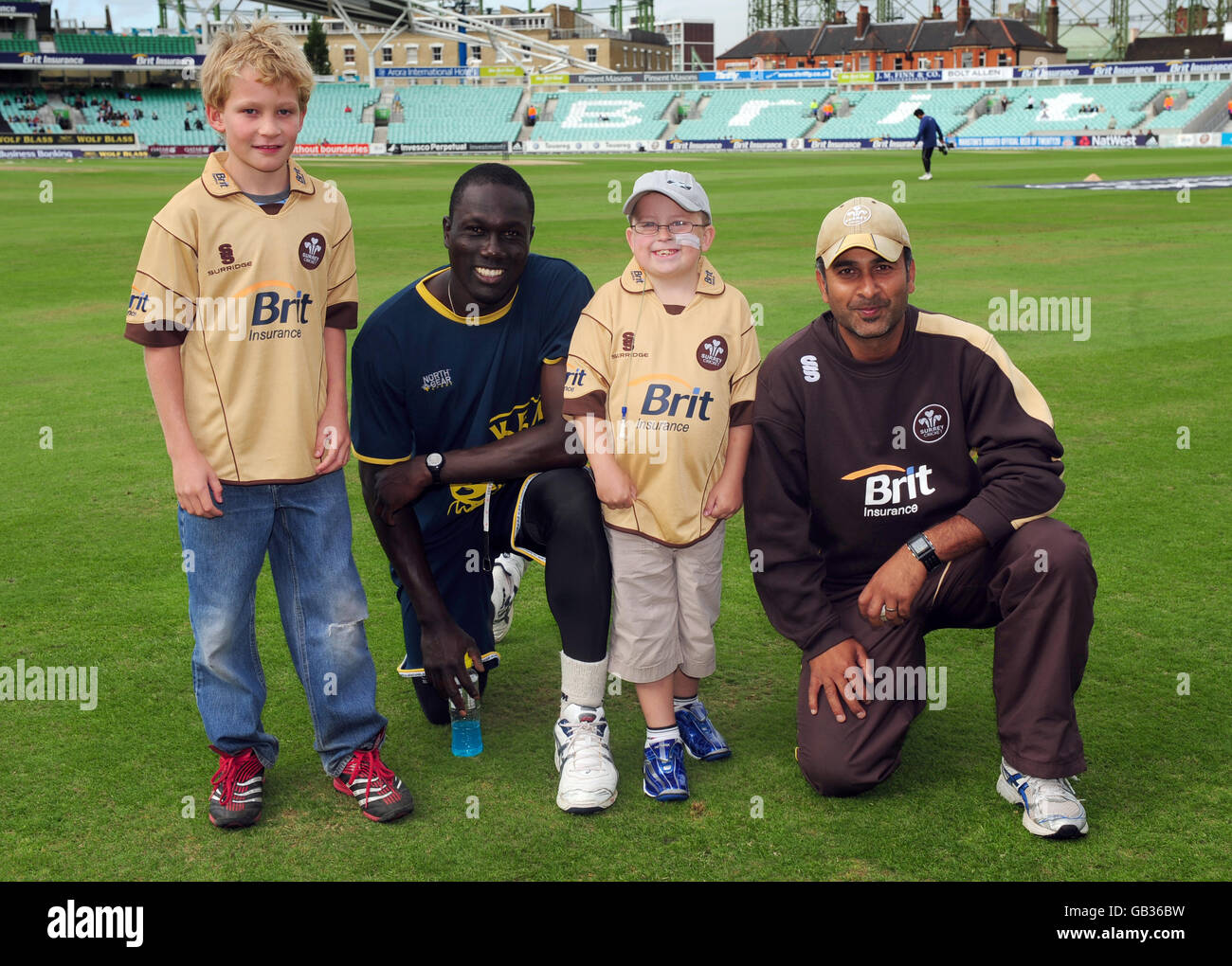Surrey's second team coach Nadeem Shahid (r) and Kent's Robert Joseph pose for a photogrpah with the day's two mascots for Surrey Stock Photo