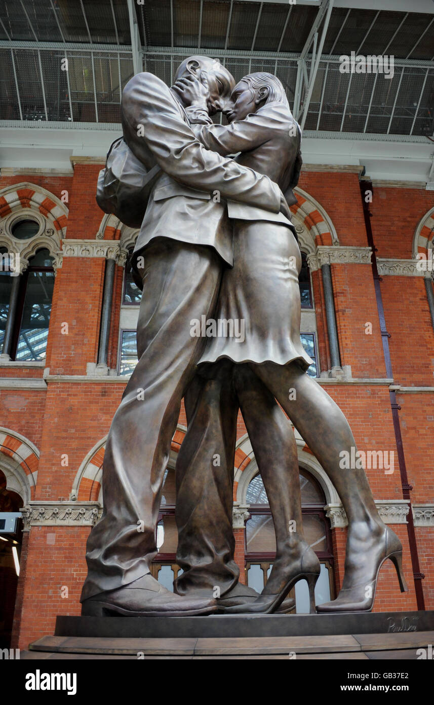 Stock: The Meeting Place, a 30ft high bronze statue by British artist, Paul Day, that stands in London's St Pancras Station. Stock Photo