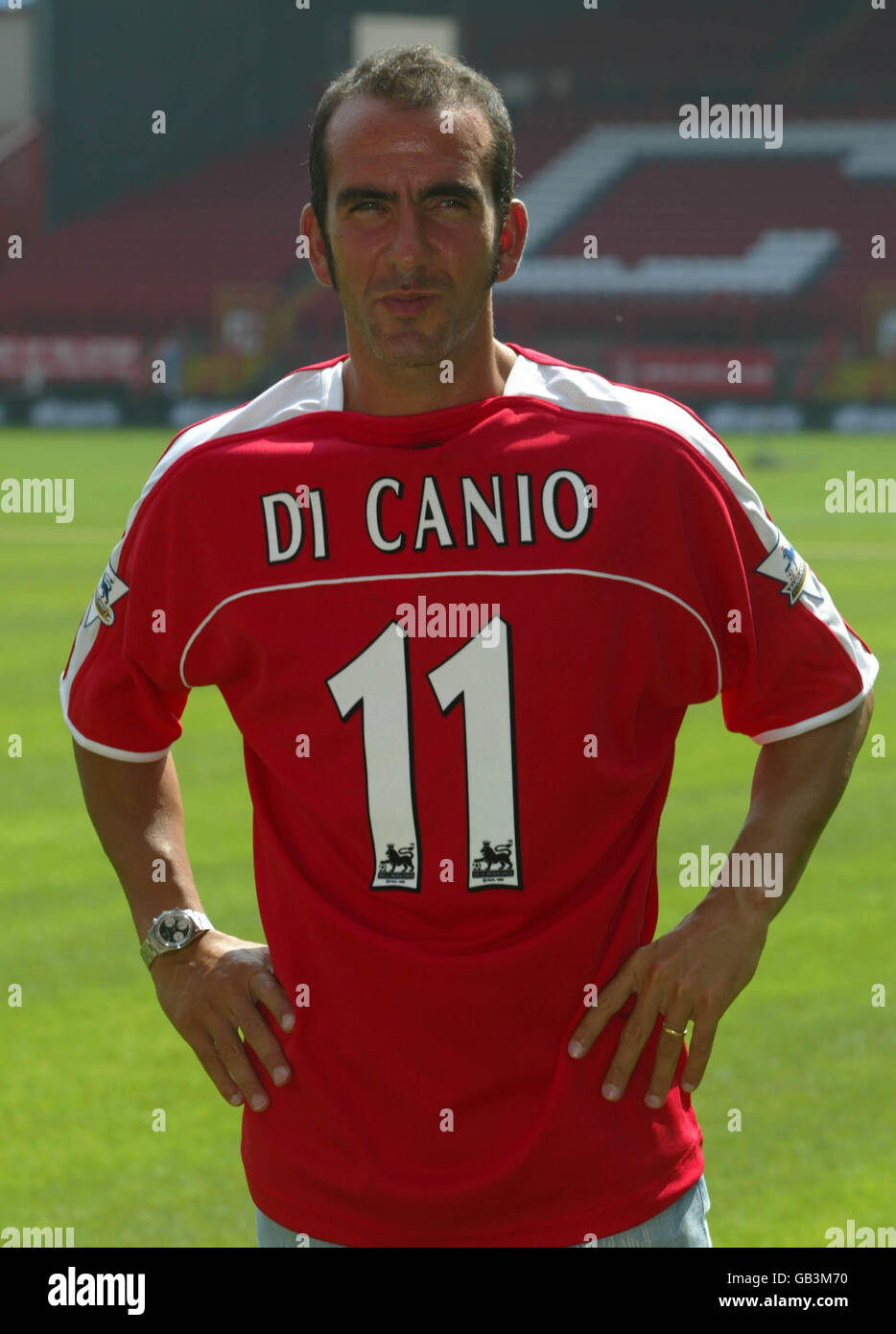 Soccer - FA Barclaycard Premiership - Charlton Press Conference - Paolo Di Canio signing. Charlton Athletic's new signing Paolo Di Canio wears his shirt back to front Stock Photo