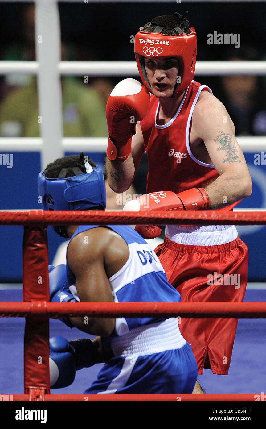 Ireland's Johnny Joyce (red) in action against Dominican Republic's Felix Diaz during their second round light welterweight bout at the Beijing Workers Gymnasium in Beijing, China. Stock Photo