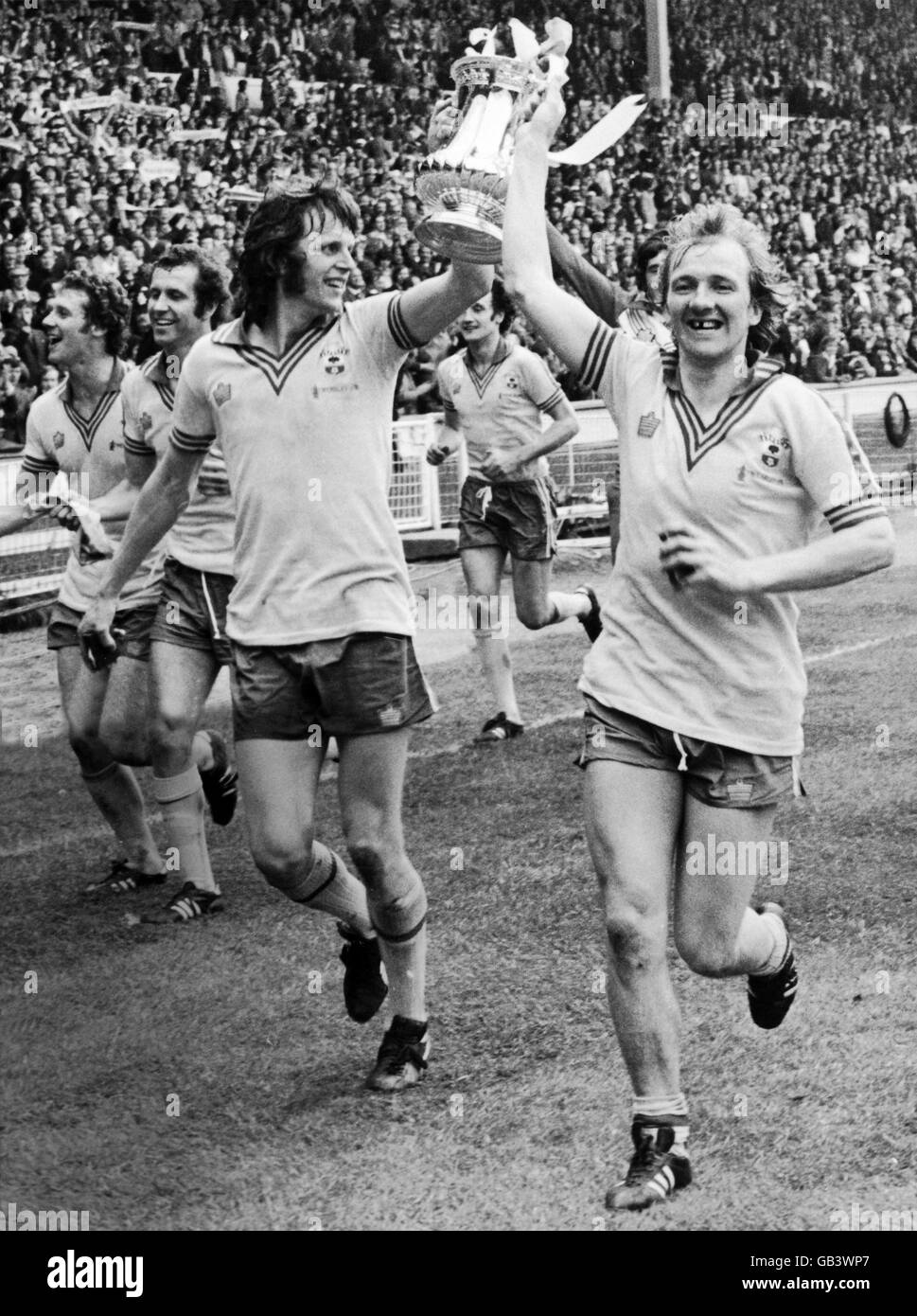 1976 Fa Cup Final Stock Photos & 1976 Fa Cup Final Stock Images Alamy