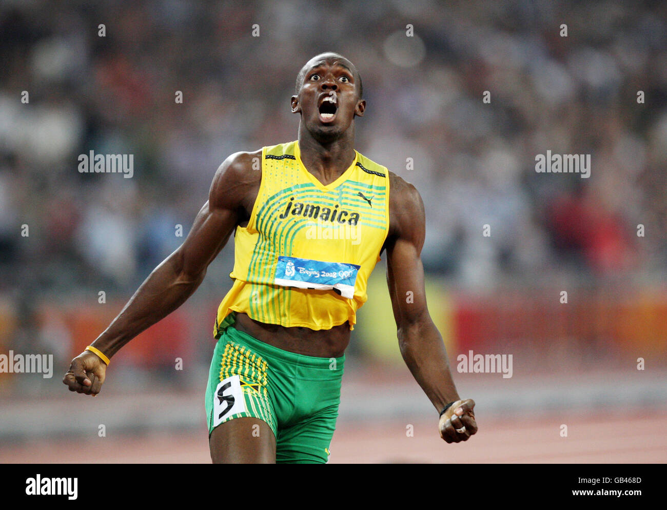 Jamaicas usain bolt celebrates winning the mens 200m final hires stock