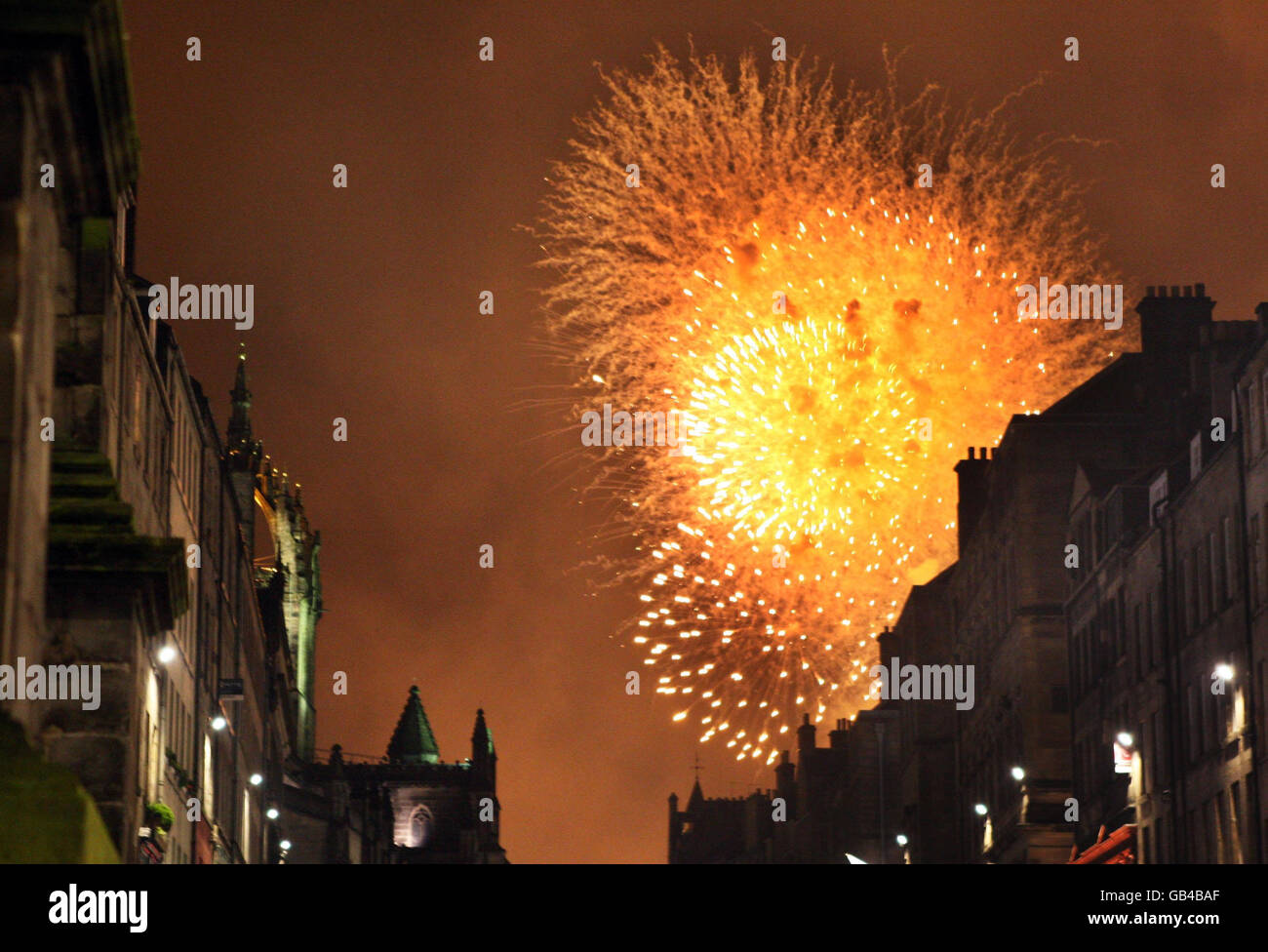 Edinburgh's Royal Mile as the city celebrates the end of the Edinburgh International Festival with fireworks concert music performed live by the Scottish Chamber Orchestra, with a choreographed firework display set against the backdrop of Edinburgh Castle. Stock Photo