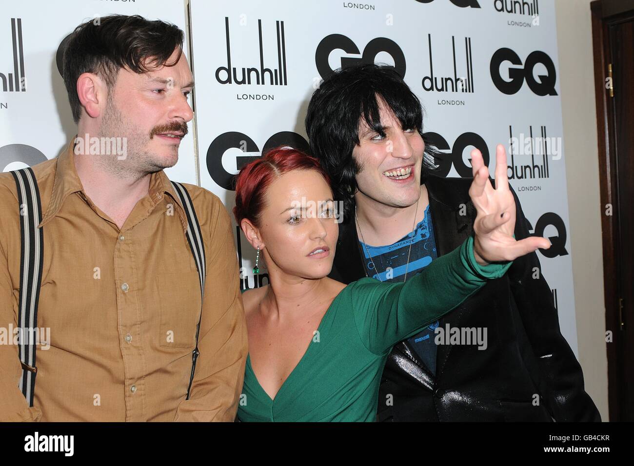 The Mighty Boosh members Noel Fielding (r) and Julian Barratt pose with Jaime Winstone and the award for best comedy at the GQ Men of the Year Awards 2008, Royal Opera House, Covent Garden, London. Stock Photo