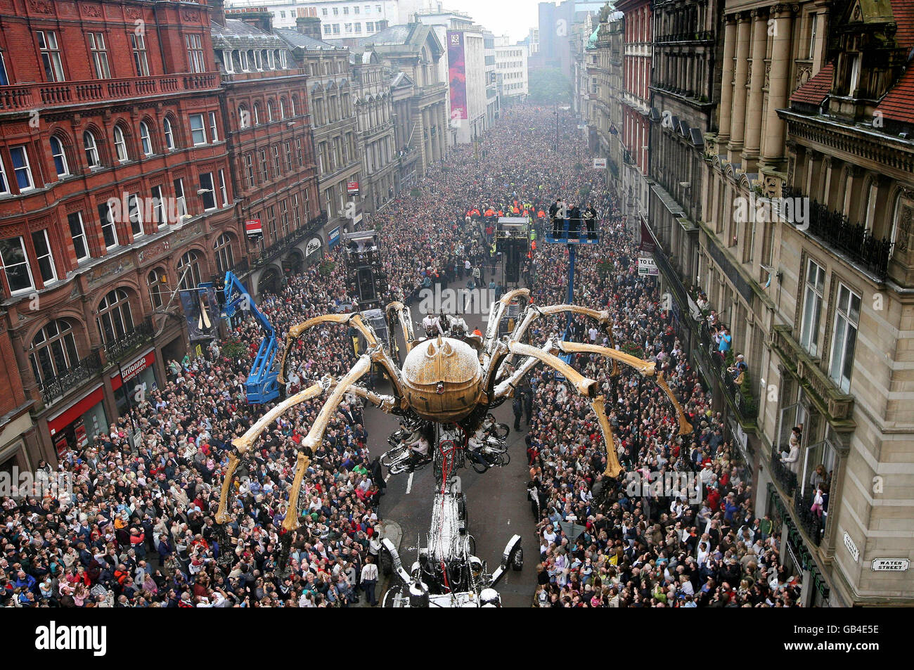 La Princesse, a giant metal spider makes its way through the streets of