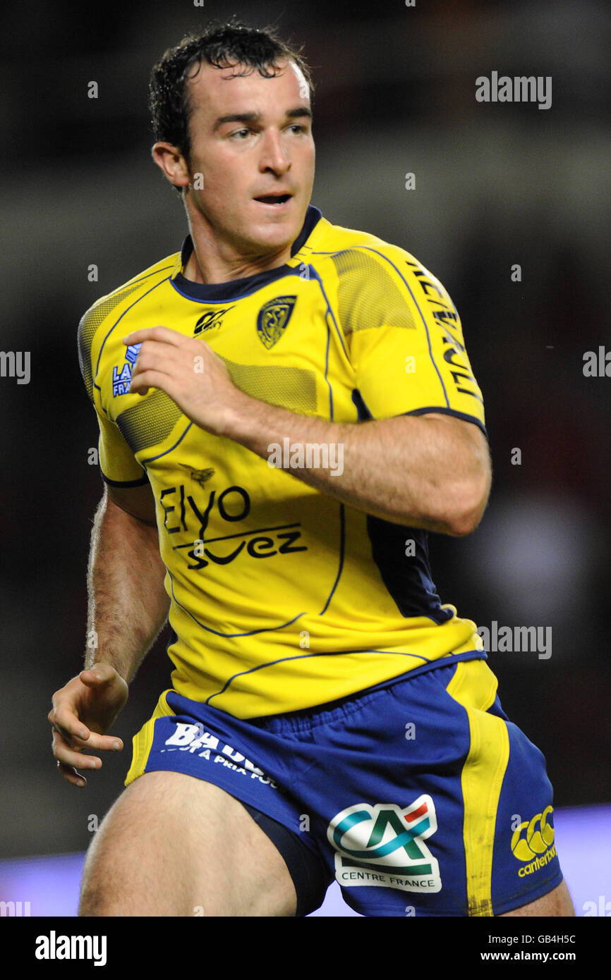 Rugby union top half mid length hi-res stock photography and images - Alamy
