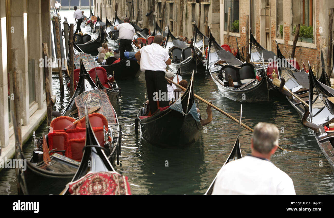 Canals in venice venice hi-res stock photography and images - Alamy