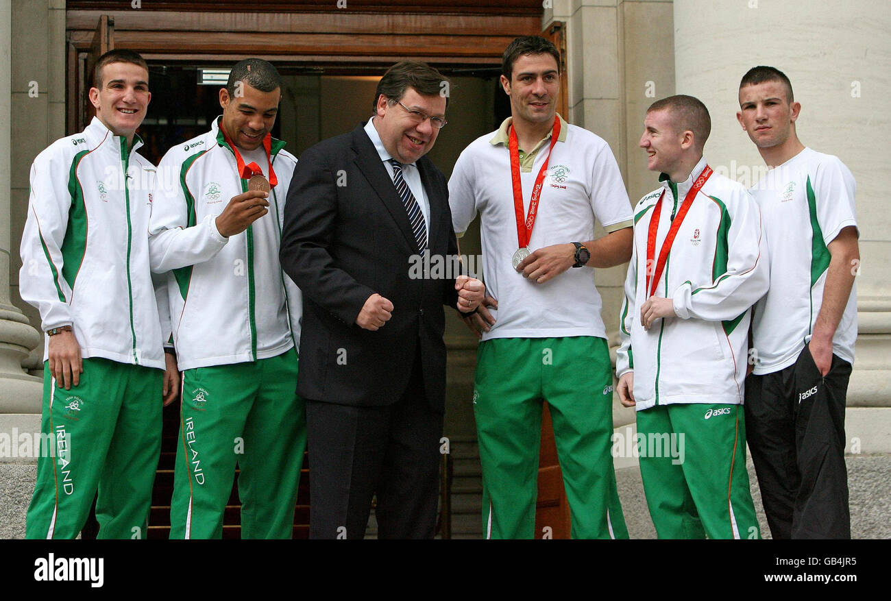 PHOTO Taoiseach Brian Cowen (centre) meets Irelands Olympic boxers (left to right) John Joe Nevin, Darren Sutherland, Ken Eagan, Paddy Barnes and John Joe Joyce, before a reception for them and their families at Government Buildings in Dublin today. Stock Photo
