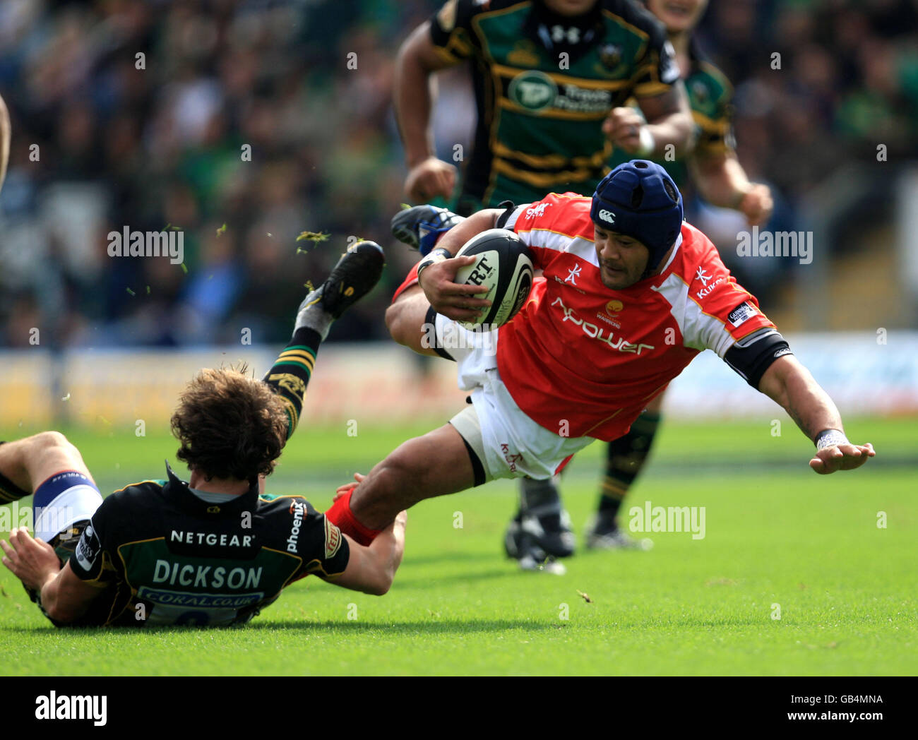 Northampton Saint's Lee Dickson manages to upend Worcester's Sam Tuitupou Stock Photo