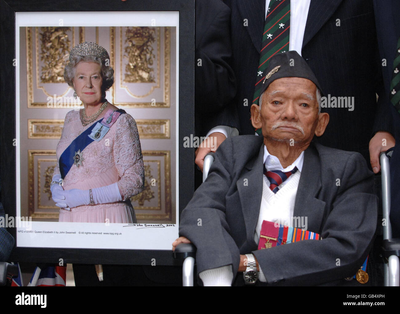 Wheelchair-bound veteran Lachhiman Gurung VC joins Gurkhas gathering outside the High Court, London, where a judge begins hearing a challenge by more than 2,000 British Army Gurkhas to a tribunal ruling on their immigration status. Stock Photo