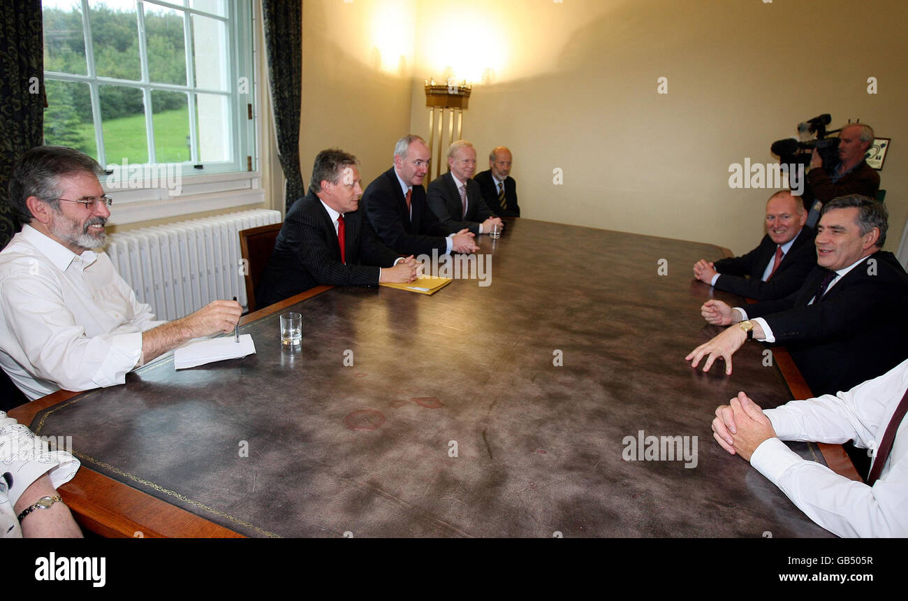 Prime Minister Gordon Brown, second right, during a meeting with Northern Ireland political leaders, left to right, Sinn Fein President Gerry Adams, DUP Leader Peter Robinson, SDLP Leader Mark Durkan, Ulster Unionist leader Sir Reg Empey, Alliance leader David Forde and Security Minister Paul Goggins at Stormont during a visit to Ulster. Stock Photo