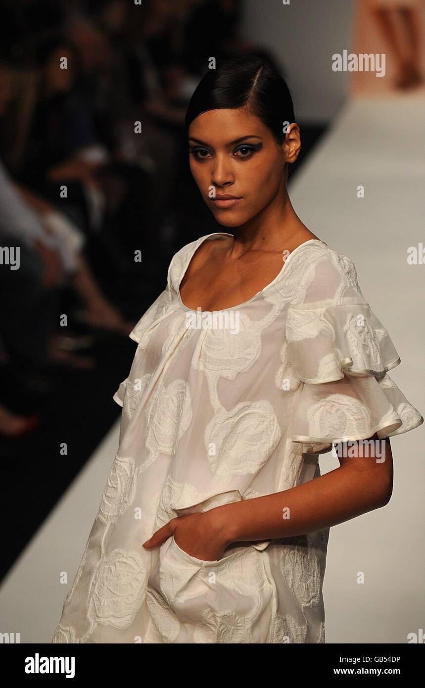 London Fashion Week - Paul Costelloe Catwalk Show Stock Photo - Alamy