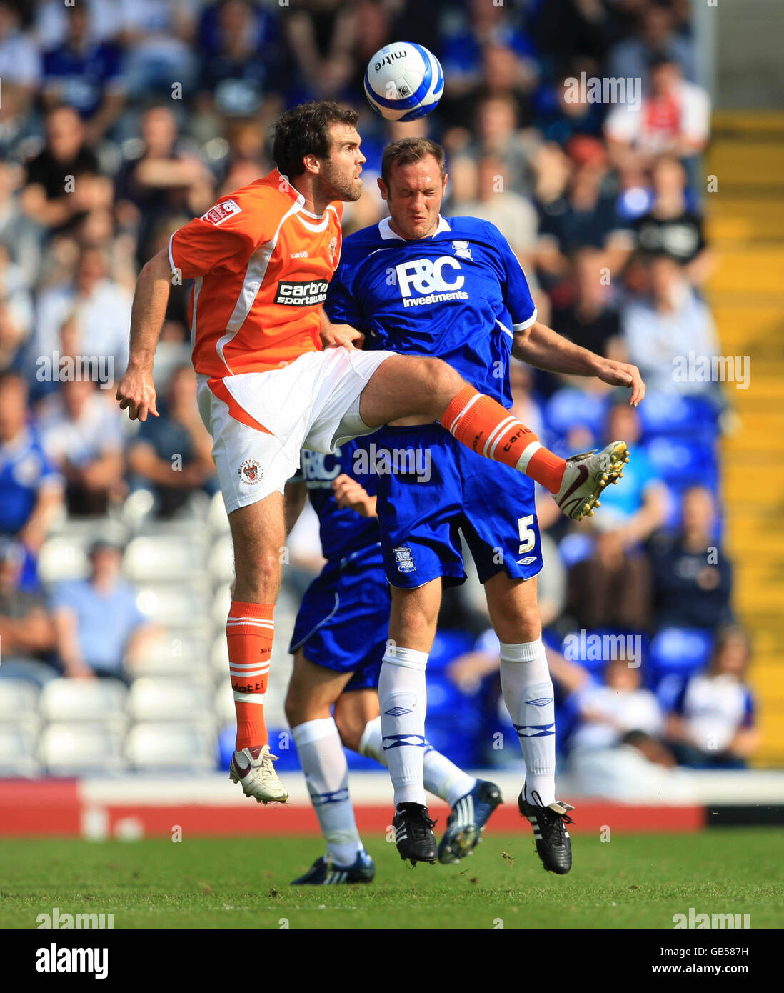 Soccer - Coca-Cola Football League Championship - Birmingham City v Blackpool - St Andrews Stadium. Birmingham City's Martin Taylor and Blackpool's Ben Burgess battle for the ball Stock Photo