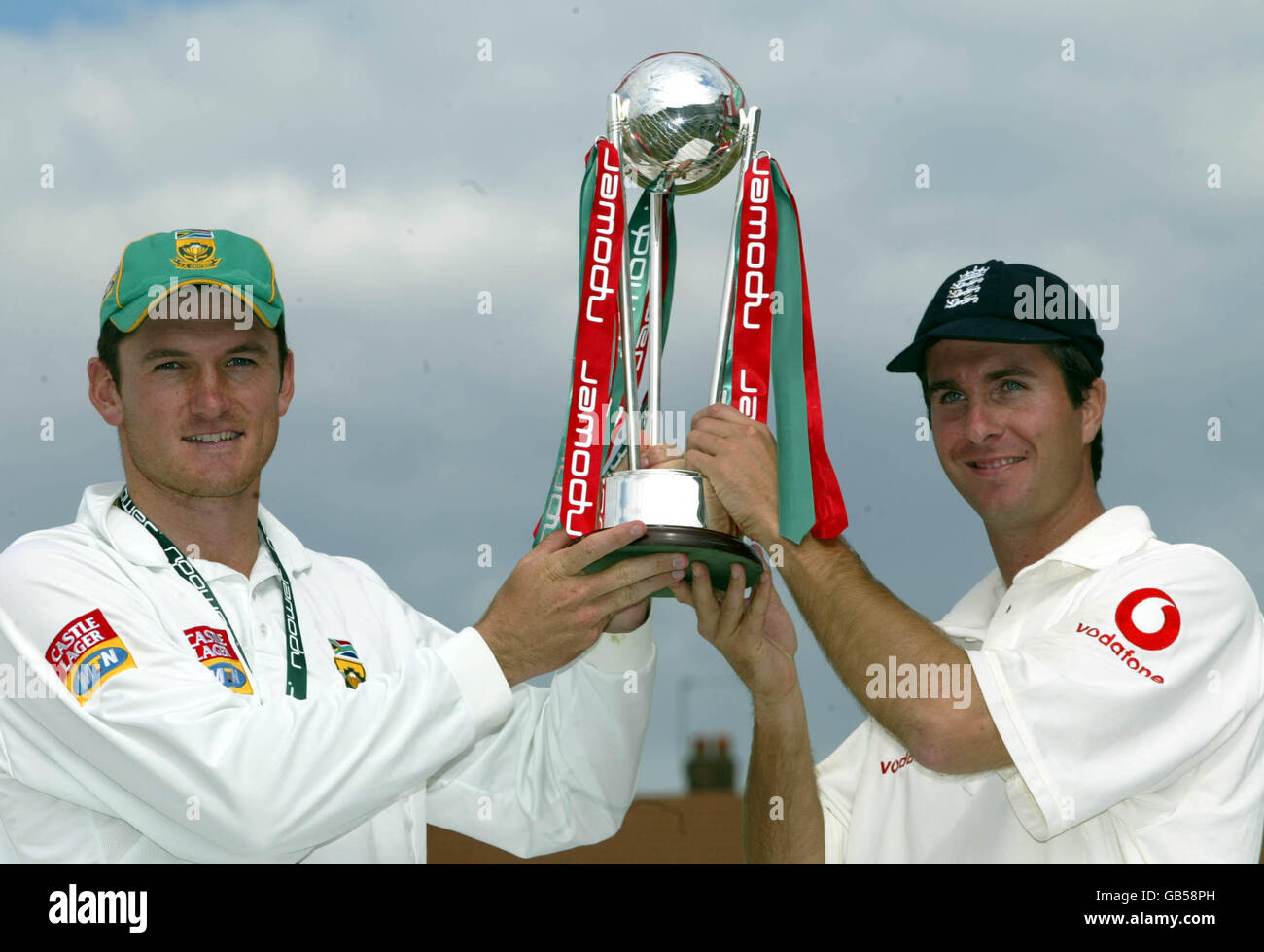 England's Captain Michael Vaughan and South Africa's Captain Graeme Smith jointly hold the npower trophy Stock Photo