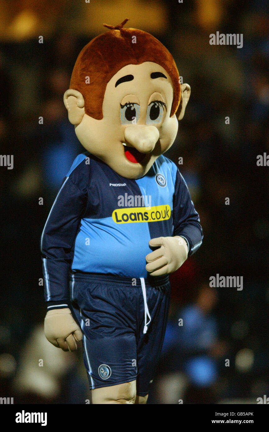 Soccer - Nationwide League Division Two - Wycombe Wanderers v Sheffield Wednesday. Bodger, Wycombe Wanderers mascot Stock Photo