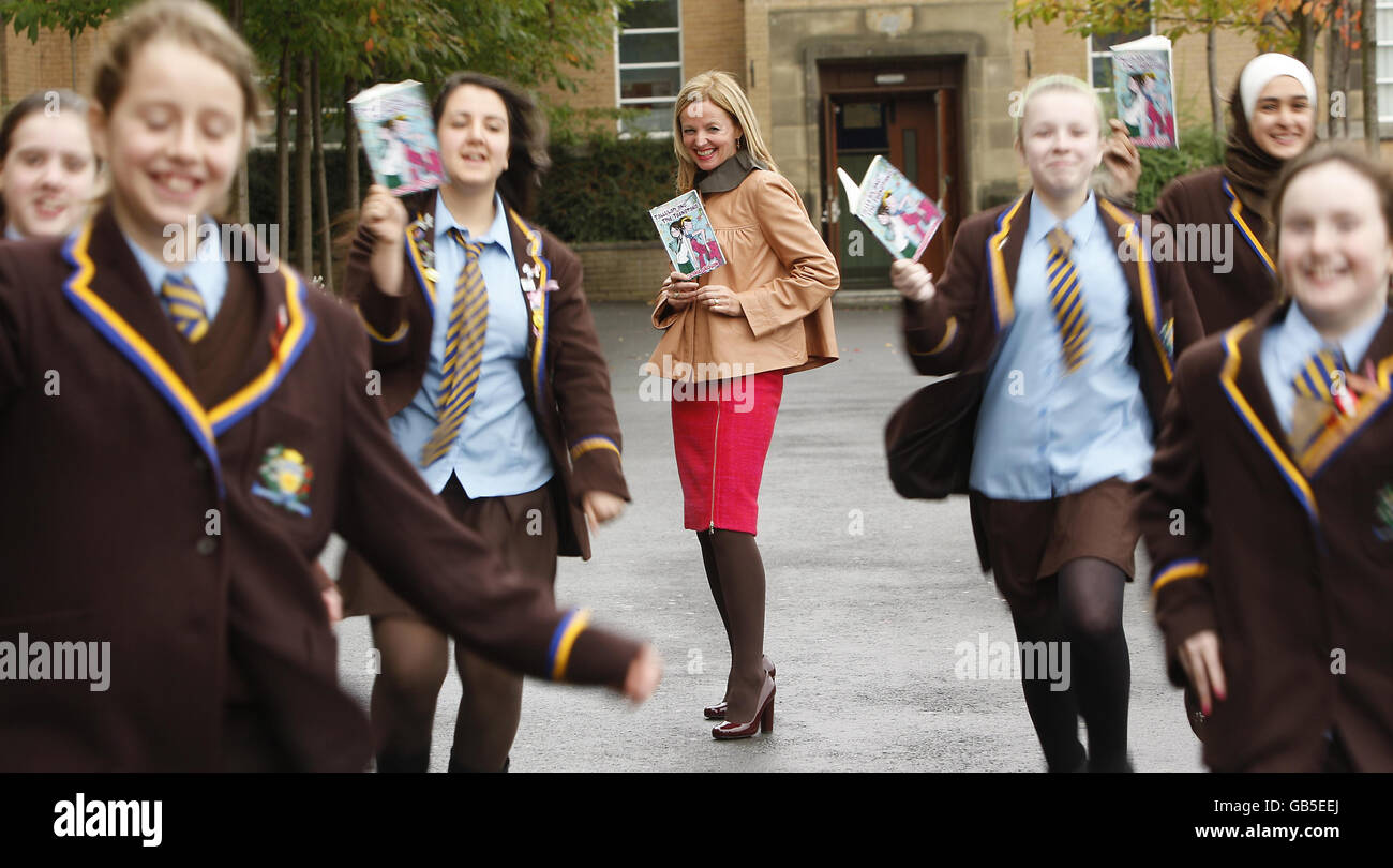 Photo. Actress Clare Grogan with school children at the launch of her book Tallulah and the TeenStars at Notre Dame High in Glasgow. Stock Photo