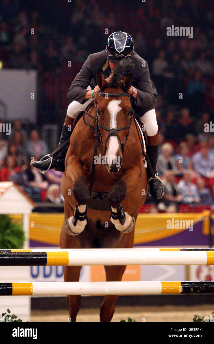 Britain's Geoff Billington riding Pit Stop in the Sylvia Barnes ...