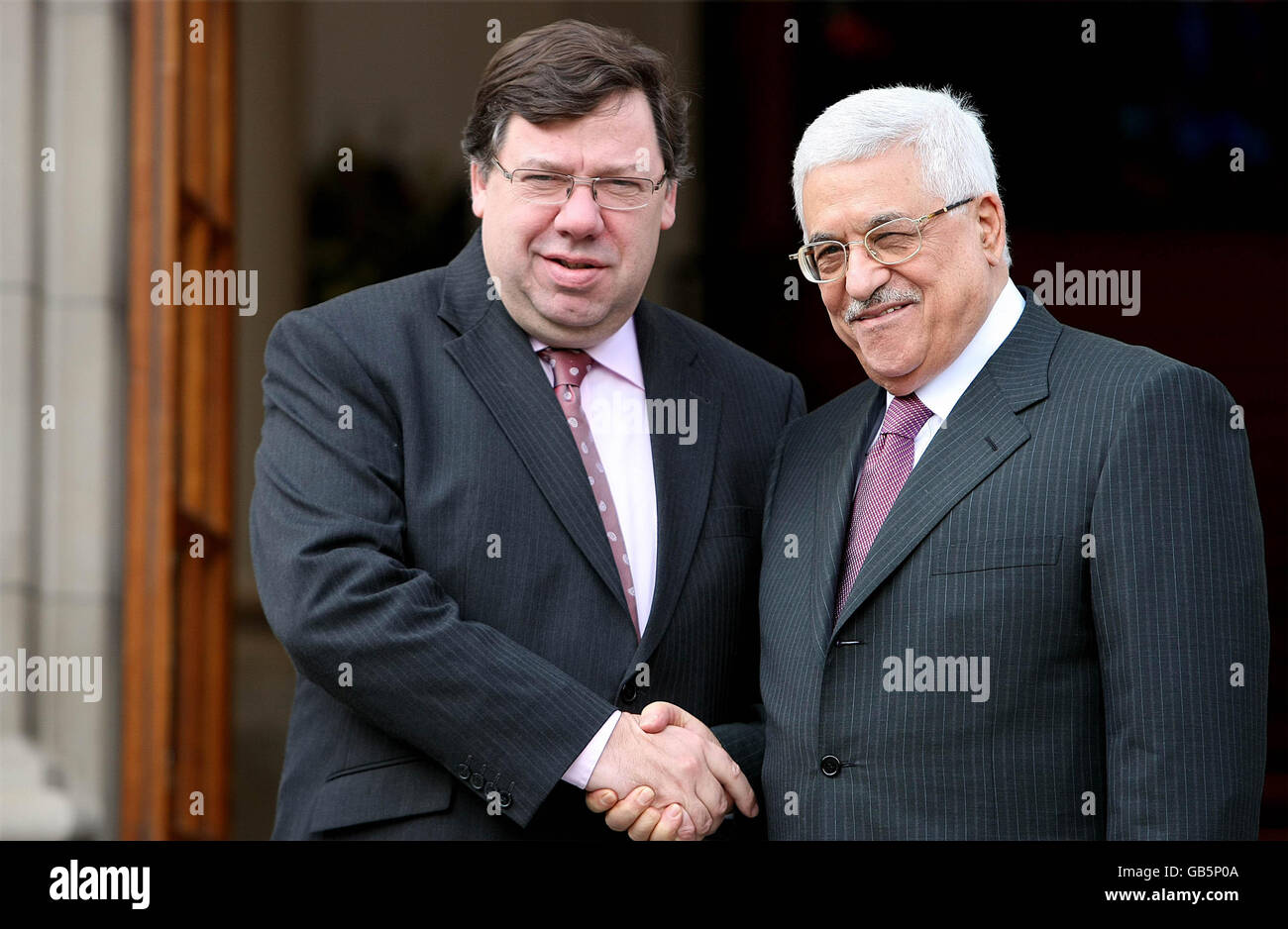 Palestinian Authority president Mahmoud Abbas (right) who made a brief stopover en route to the UN General Assembly in New York meets with Taoiseach Brian Cowen TD at Government Buildings, Dublin. Stock Photo