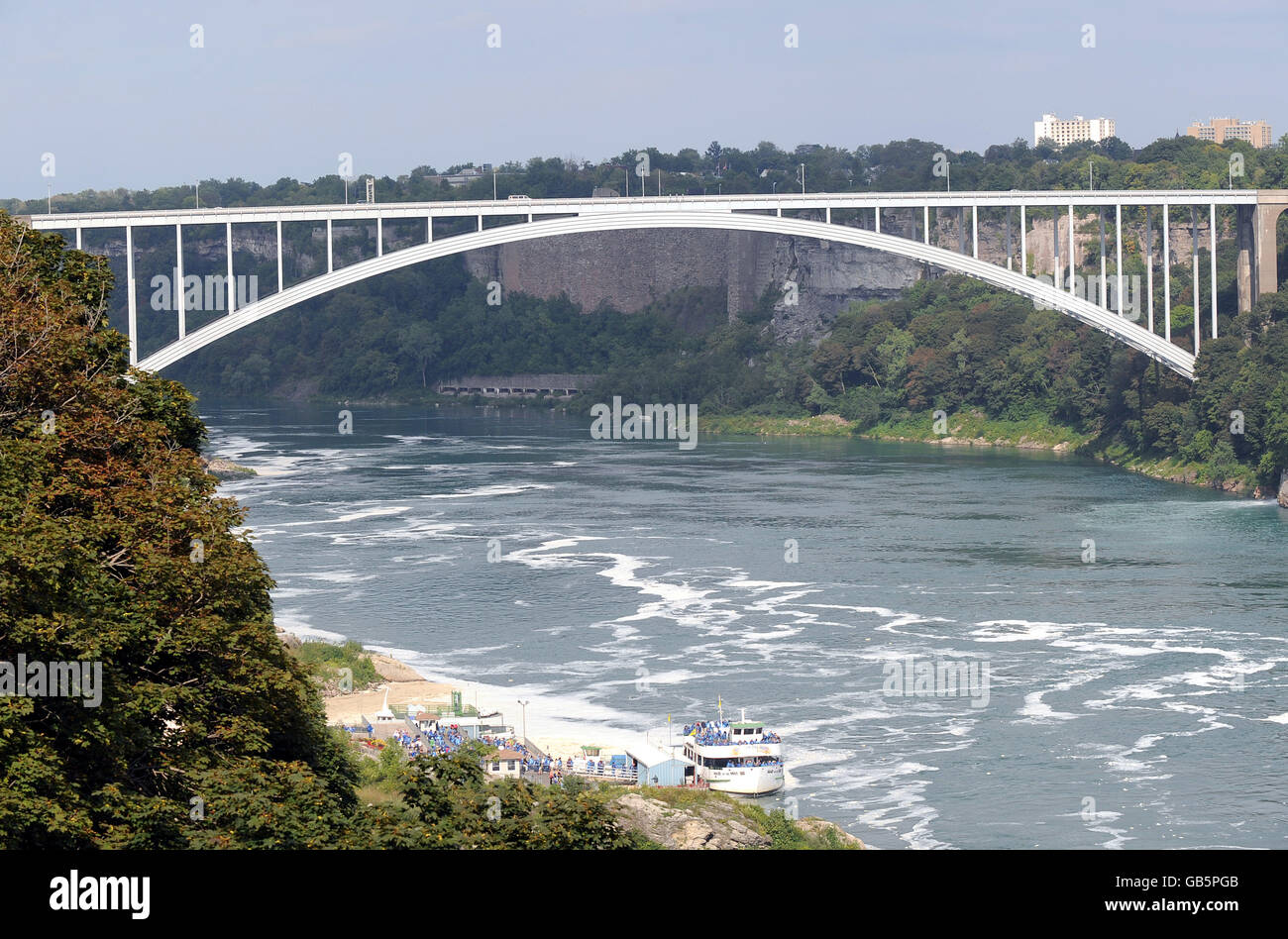 The bridge between Canada and the USA at the Niagara Falls Stock Photo ...