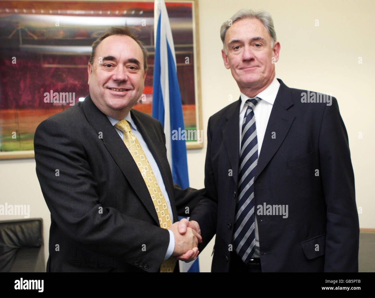Scottish First Minister Alex Salmond (left) talks to Archie Kane Group Executive Director of Lloyds TSB at St Andrew's House, Edinburgh. Stock Photo