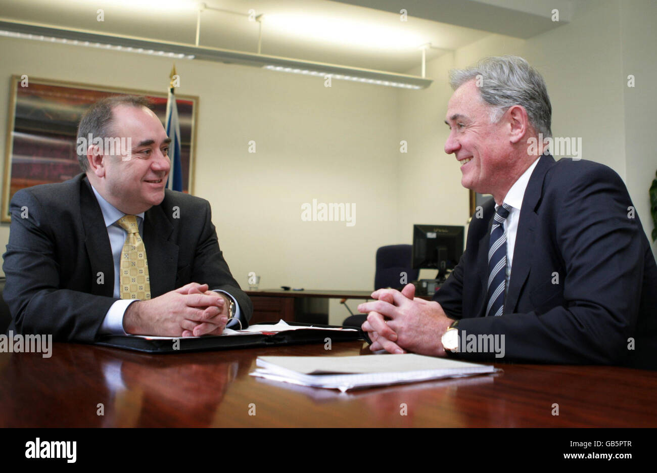 Scottish First Minister Alex Salmond (left) talks to Archie Kane Group Executive Director of Lloyds TSB at St Andrew's House, Edinburgh. Stock Photo