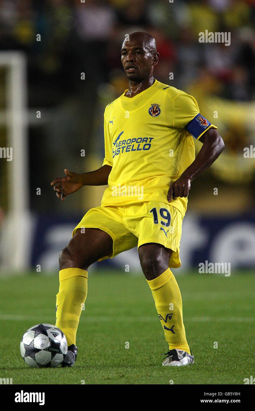 Soccer - UEFA Champions League - Group E - Villarreal v Celtic - Estadio El Madrigal. Marcos Senna, Villarreal Stock Photo