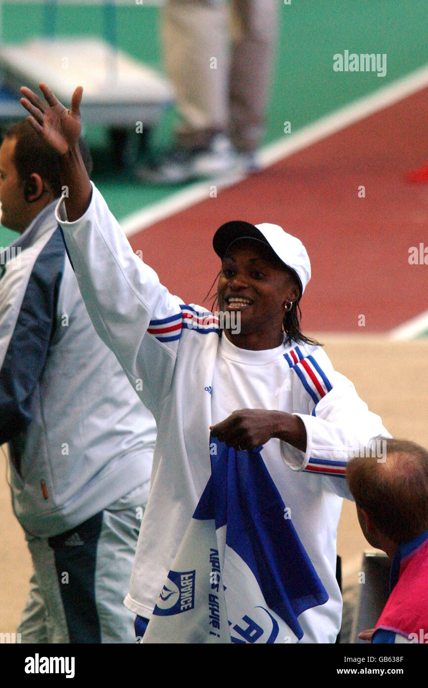 Athletics - IAAF World Athletics Championships - Paris 2003 - Women's Long Jump Final. France's Eunice Barber celebrates winning the Long Jump competition Stock Photo