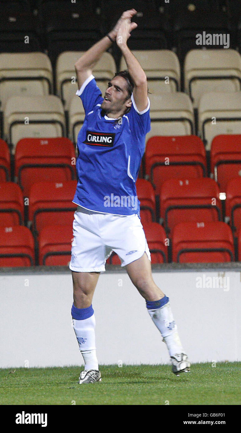 Rangers' Pedro Mendes celebrates his winning goal during the Co-Operative Insurance Cup Third Round match at Firhill, Glasgow. Stock Photo