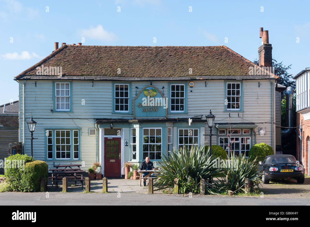 The 18th century Barley Mow pub on The Green, Englefield Green, Surrey, England, United Kingdom Stock Photo