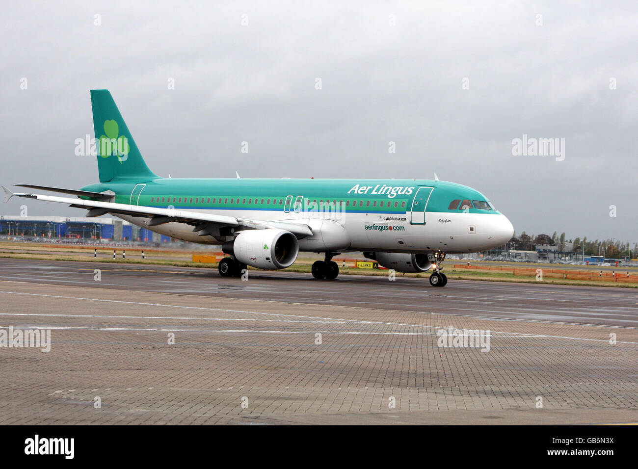 General view aircraft heathrow airport hires stock photography and images Alamy