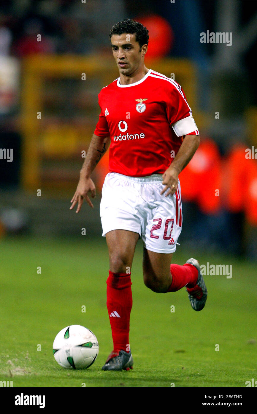 Soccer - UEFA Cup - First Round - First Leg - La Louviere v Benfica. Simao Sabrosa, Benfica Stock Photo