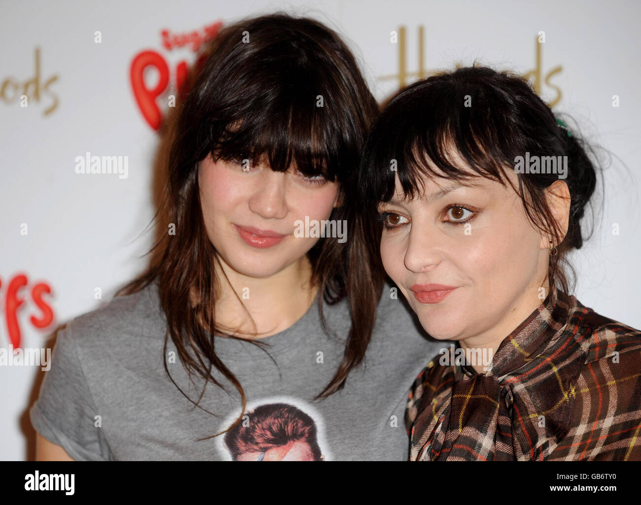 Pearl Lowe and Daisy Lowe Cereal Packet Signing London Stock Photo