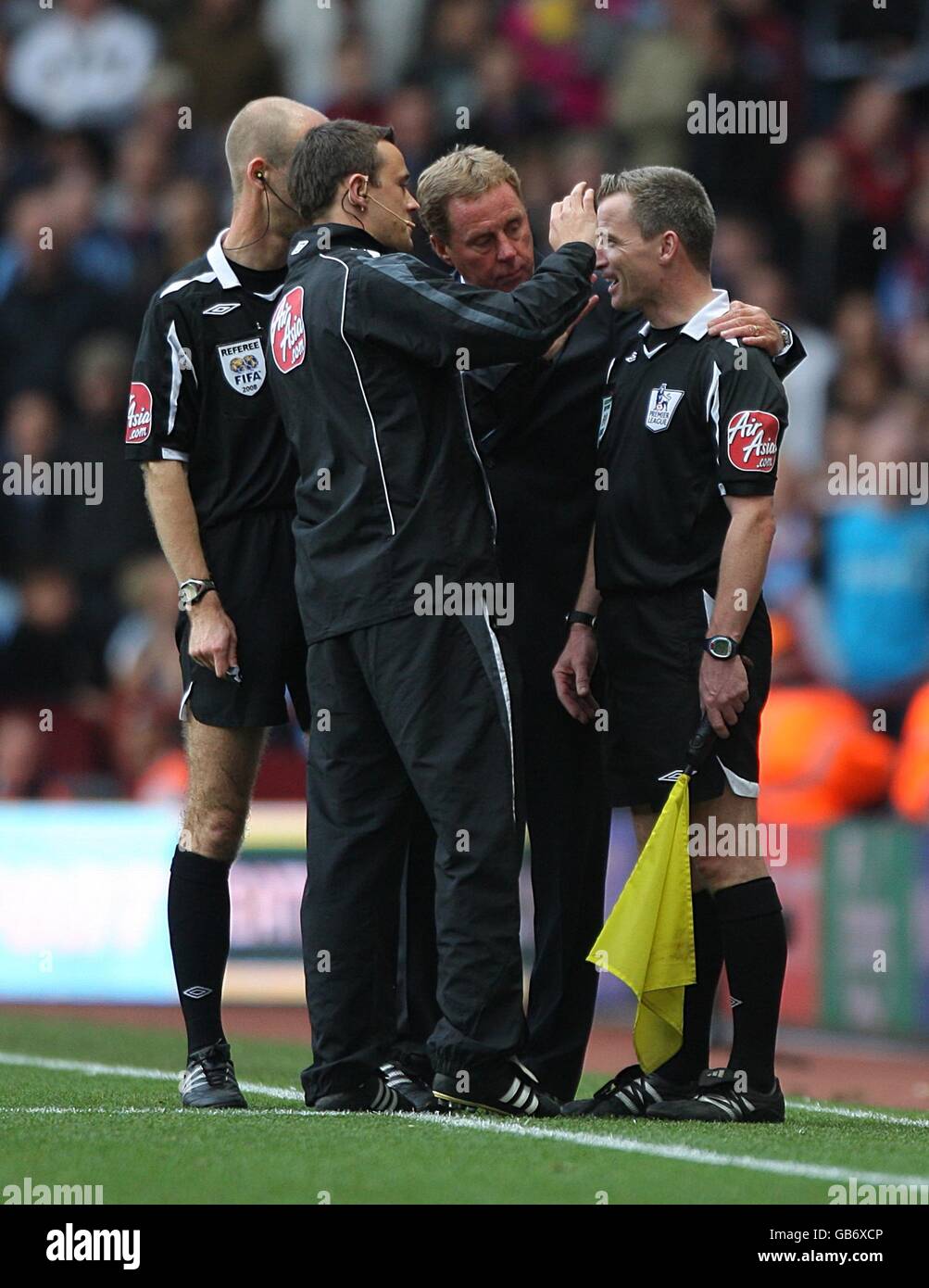 Football assistant referee hi-res stock photography and images - Alamy