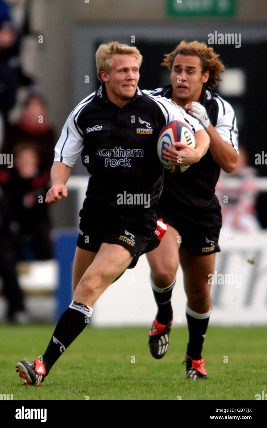 Rugby Union - Zurich Premiership - Newcastle Falcons v Gloucester. Newcastle Falcons' Michael Stephenson runs with support from teammate Joe Shaw Stock Photo