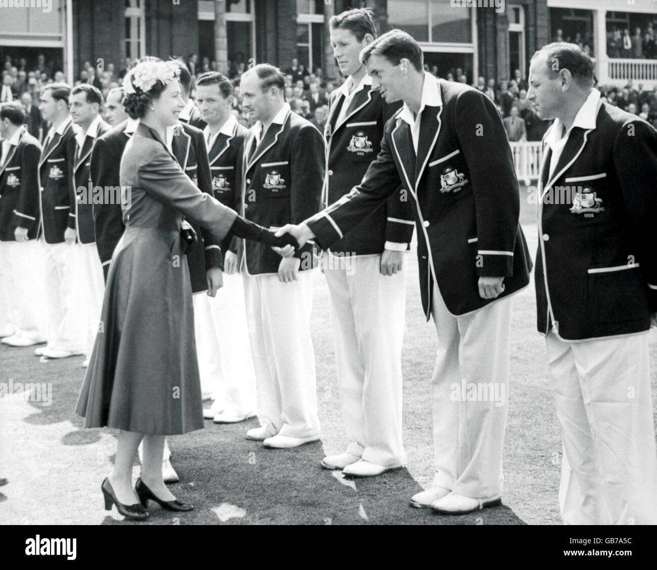 HM Queen Elizabeth II (l) shakes hands with Australia's Richie Benaud (second r) before the start of the final day's play Stock Photo