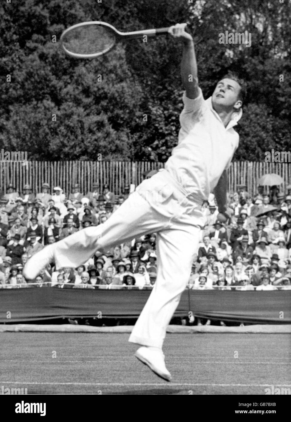Tennis - Great Britain v USA - Devonshire Park, Eastbourne. Gregory Mangin executes a backhand smash Stock Photo
