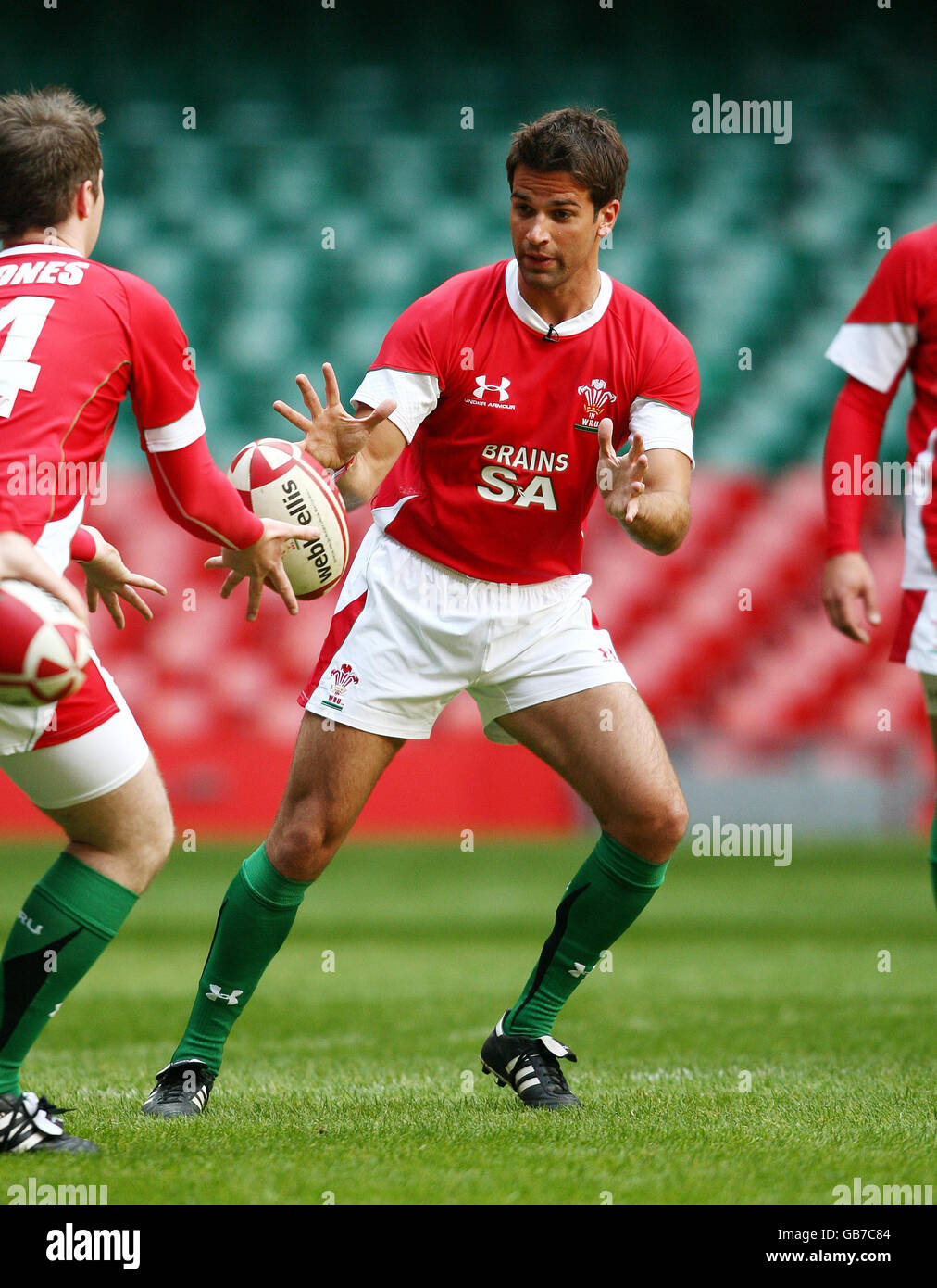 sokken Leeg de prullenbak Verbinding verbroken Rugby Union - Under Armour And Welsh Rugby Union Reveal New Kit -  Millennium Stadium Stock Photo - Alamy