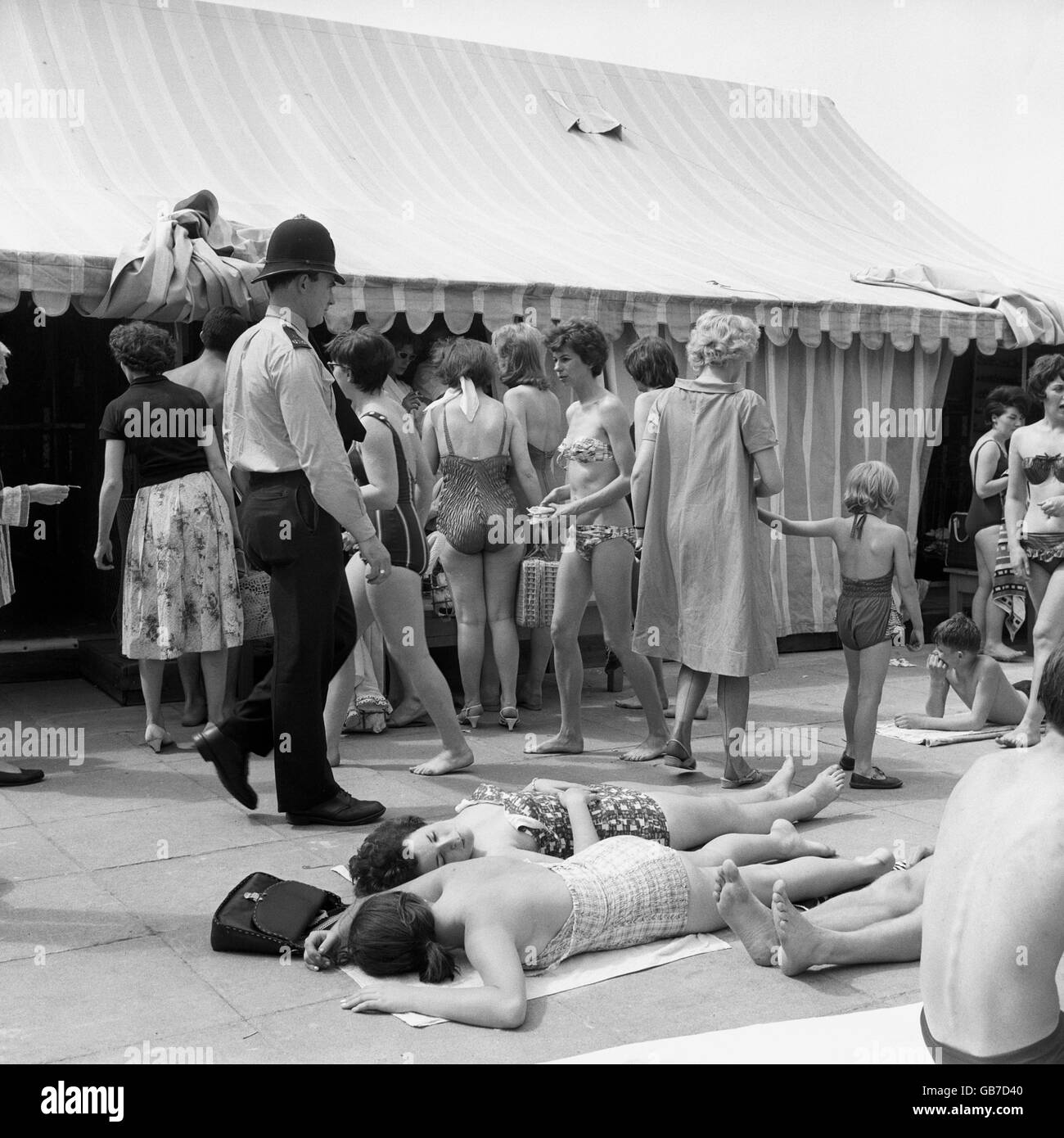 Weather - Heat Wave - Serpentine Lido - Hyde Park - 1962 Stock Photo