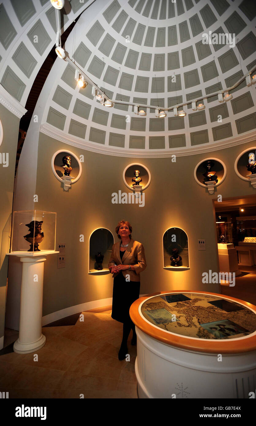 Antiques Road Show expert Hilary Kay looks around The Wedgwood Museum