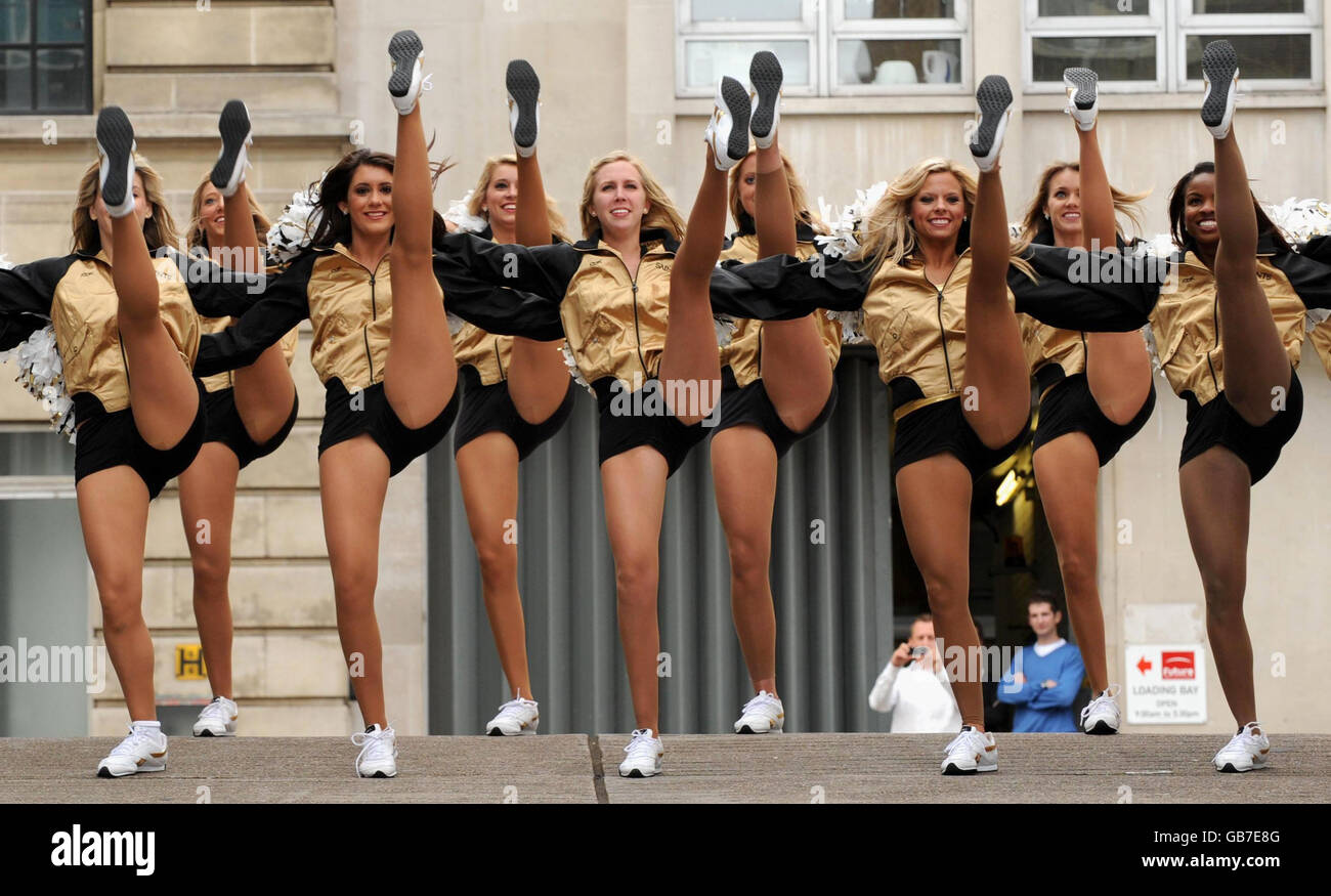 Nfl cheerleader saints hi-res stock photography and images - Alamy