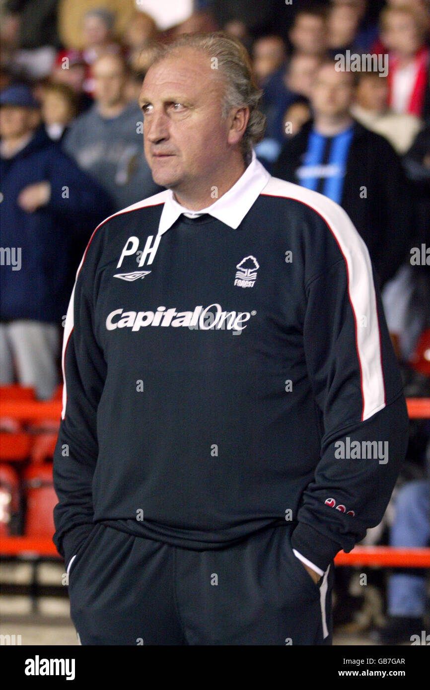 Nottingham forest manager paul hart hi-res stock photography and images ...