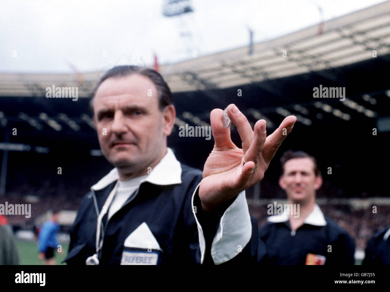 Referee Stan McCabe displays the 50p piece (the first seven-sided coin in the world and not in circulation until 14th October 1969) to be used in the coin toss Stock Photo