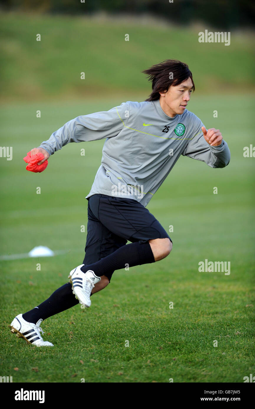 Celtic player Shunsuke Nakamura wearing a Show Racism the red card